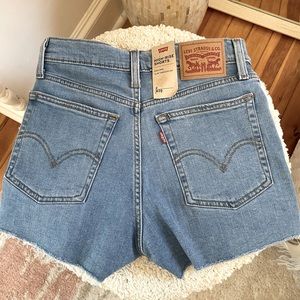 NWT Levi shorts